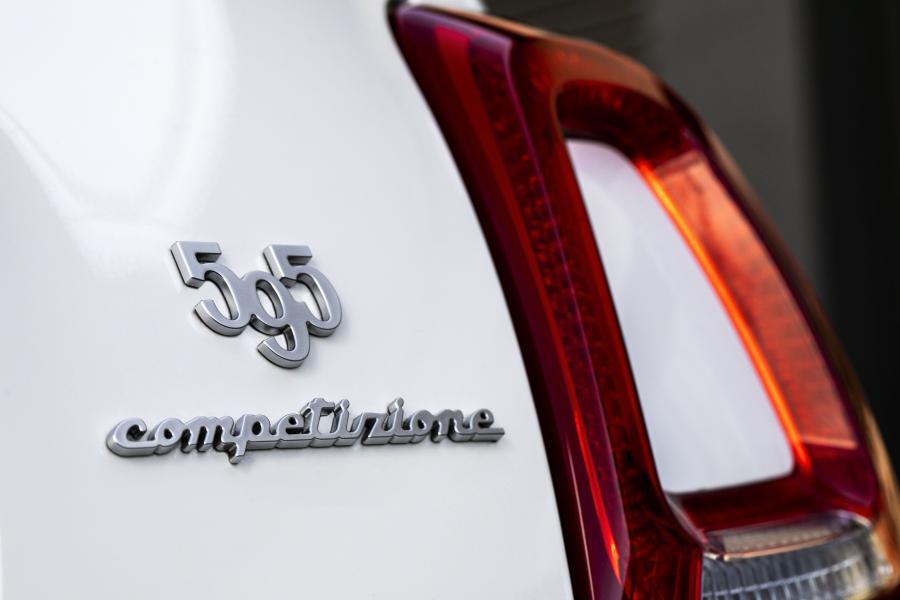 Логотип Abarth 595 Competizione 70esimo Anniversario (312) 2019 года  (фото 11 из 24)